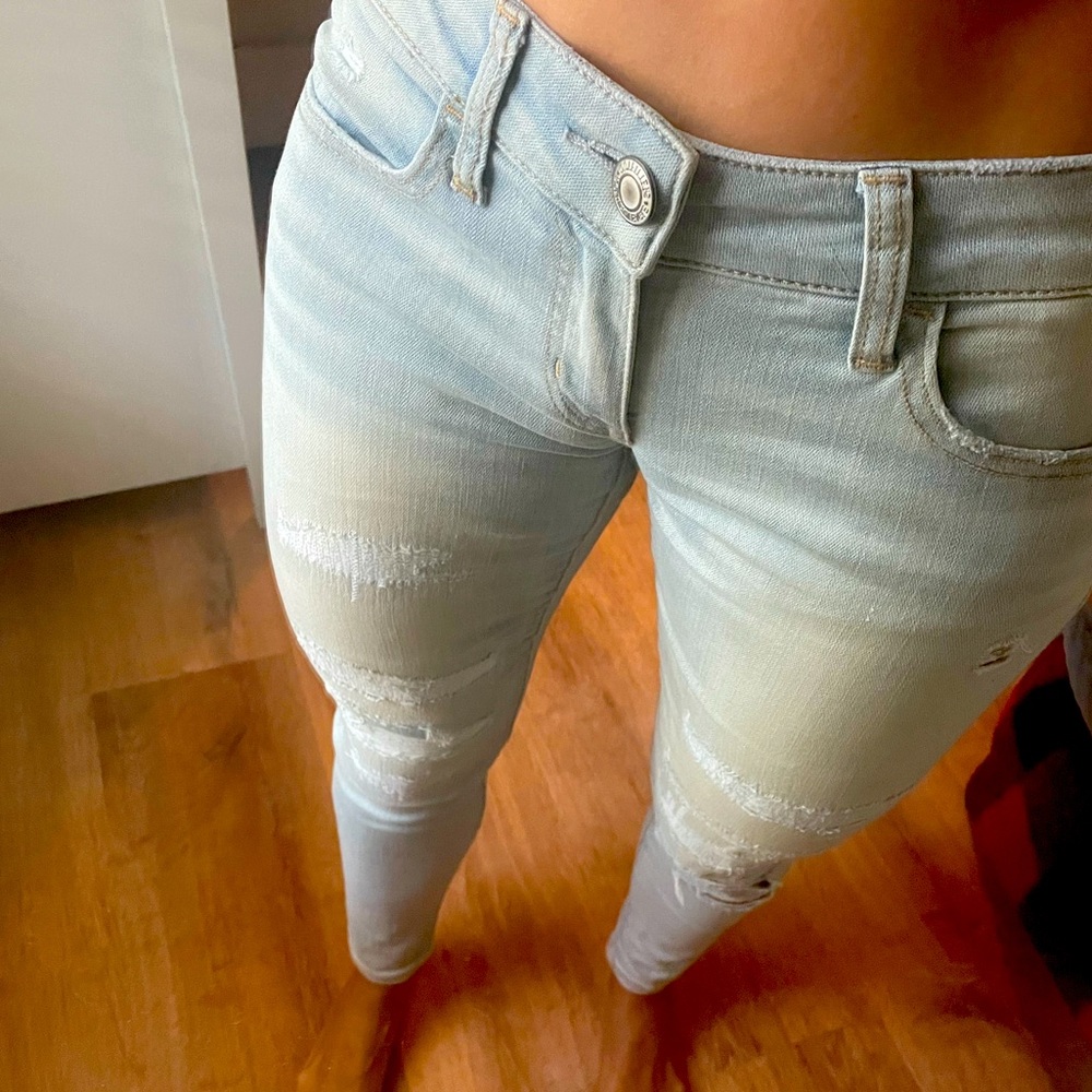 AE distressed jeggings size 4.